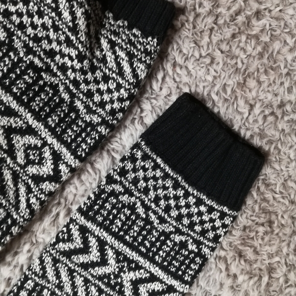 Soft, Black and White Cardigan - Picture 5 of 7